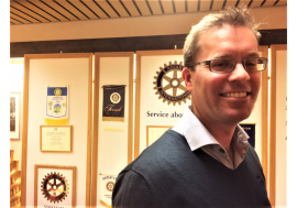 Fredrik Støyva Emblem frå Ålesund Kunnskapspark (åkp)besøker Sykkylven Rotaryklubb