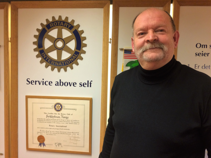 "Kvifor vere stor når ein er lykkelig som liten ?"