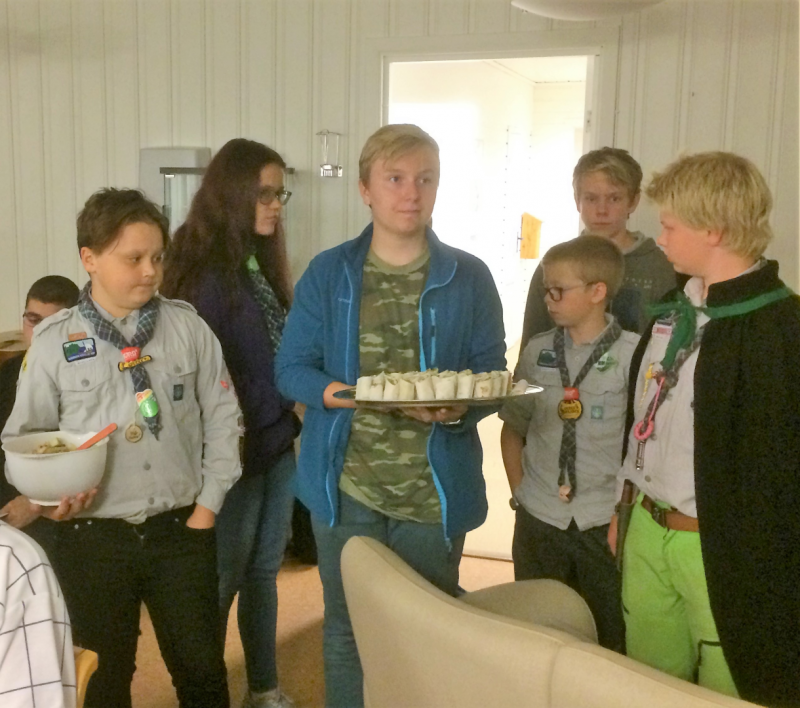 Sykkylven Rotaryklubb på besøk hos Speiderbo